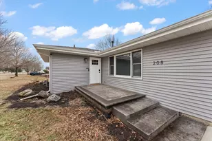 208 E Newton St, Mansfield, IL 61854 - Photo 5