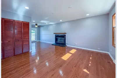 290 E Wrightwood Avenue, Glendale Heights, IL 60139 - Photo 3