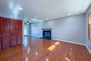 290 E Wrightwood Ave, Glendale Heights, IL 60139 - Photo 3