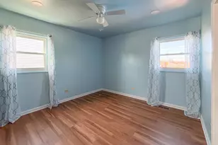 290 E Wrightwood Ave, Glendale Heights, IL 60139 - Photo 7