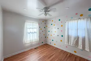 290 E Wrightwood Ave, Glendale Heights, IL 60139 - Photo 9