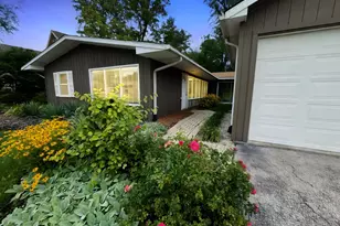 5611 S Quincy Street S, Hinsdale, IL 60521 - Photo 1