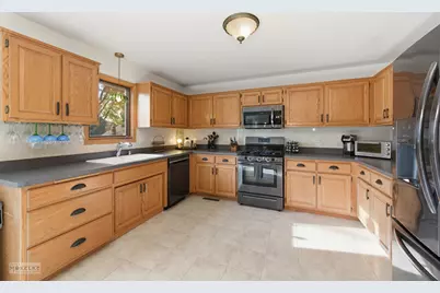 814 Edgewater Drive, Minooka, IL 60447 - Photo 11