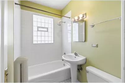 1014 W Barry Avenue #1, Chicago, IL 60657 - Photo 11