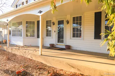 527 W Madison Street, Belvidere, IL 61008 - Photo 5