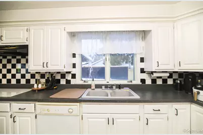 527 W Madison Street, Belvidere, IL 61008 - Photo 13