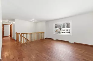 250 E Maple Dr, Glenwood, IL 60425 - Photo 3