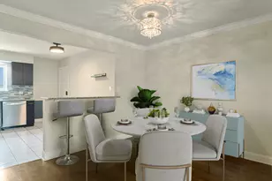 9390 Bay Colony Dr, Des Plaines, IL 60016 - Photo 5