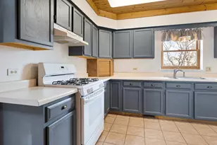 707 Quinn Rd, McHenry, IL 60051 - Photo 9