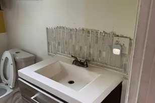 10200 S Rhodes Ave, Chicago, IL 60628 - Photo 13