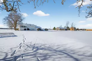 2420 N Dwight Rd, Morris, IL 60450 - Photo 31