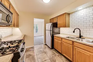 534 River Front Cir, Naperville, IL 60540 - Photo 9