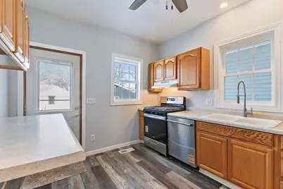 329 S 10th Street, Dekalb, IL 60115 - Photo 9