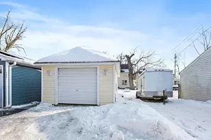 329 S 10th St, Dekalb, IL 60115 - Photo 25