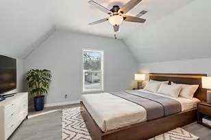 329 S 10th St, Dekalb, IL 60115 - Photo 15