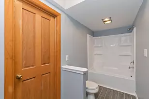 329 S 10th St, Dekalb, IL 60115 - Photo 13