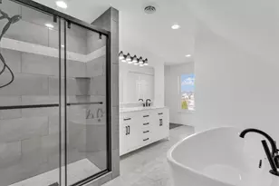 202 E Daggy St, Tuscola, IL 61953 - Photo 31