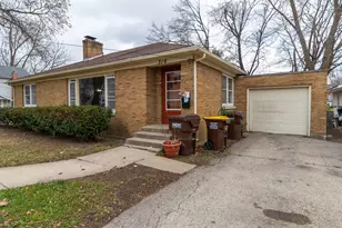 316 W Perry St, Belvidere, IL 61008 - Photo 3