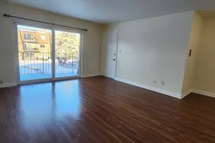 9422 Bay Colony Dr, Des Plaines, IL 60016 - Photo 5