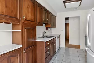 601 Lake Hinsdale Dr, Willowbrook, IL 60527 - Photo 9