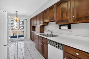 601 Lake Hinsdale Dr, Willowbrook, IL 60527 - Photo 7