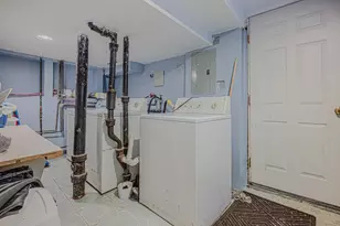 2219 N Kilbourn Ave, Chicago, IL 60639 - Photo 9