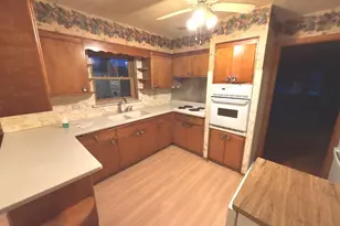 9215 S Hamlin Ave, Evergreen Park, IL 60805 - Photo 9