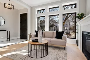 2902 N Seeley Ave, Chicago, IL 60618 - Photo 5