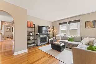 107 S Burton Pl, Arlington Heights, IL 60005 - Photo 3