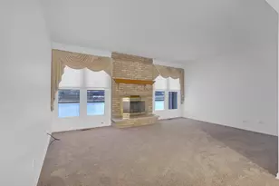 7910 Belle Rive Ct, Tinley Park, IL 60477 - Photo 3