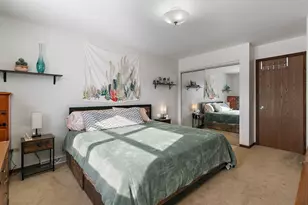 1345 S Madlock Ct, Elgin, IL 60123 - Photo 9