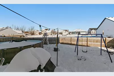 39 W Bluebell Avenue, Cortland, IL 60112 - Photo 27