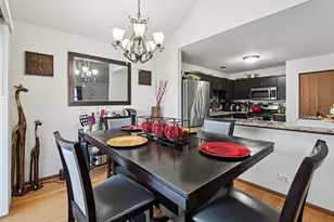 2797 Shelly Ln, Aurora, IL 60504 - Photo 7