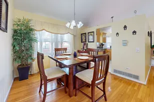 412 Chateau Dr, Buffalo Grove, IL 60089 - Photo 7