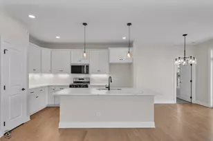 8028 Bradley Dr, Tinley Park, IL 60487 - Photo 11