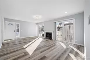 2S616 Linden Square, Warrenville, IL 60555 - Photo 5