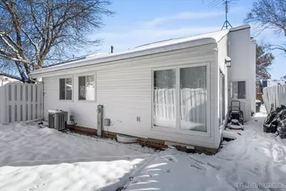 2S616 Linden Square, Warrenville, IL 60555 - Photo 3