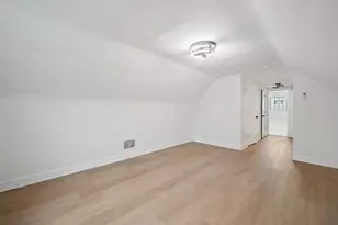 8389 S Baltimore Ave, Chicago, IL 60617 - Photo 11