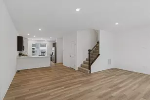 406 Red Oak Cir, Volo, IL 60020 - Photo 3