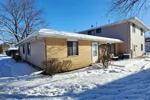 123 Brewster Ct, Bloomingdale, IL 60108 - Photo 1
