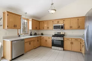 1347 Rainbow Cir, Manteno, IL 60950 - Photo 5