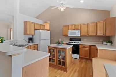 8207 Squirrel Drive, Spring Grove, IL 60081 - Photo 9