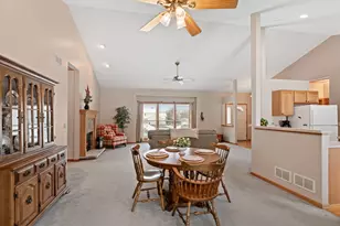 8207 Squirrel Dr, Spring Grove, IL 60081 - Photo 7