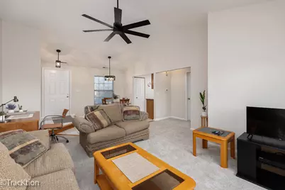 378 Sandhurst Circle #7, Glen Ellyn, IL 60137 - Photo 5