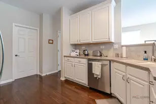 439 Pine Lake Cir, Vernon Hills, IL 60061 - Photo 13