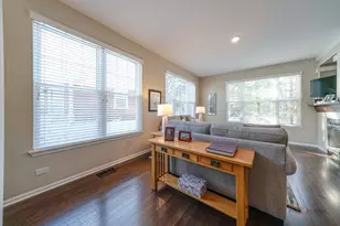 439 Pine Lake Cir, Vernon Hills, IL 60061 - Photo 5