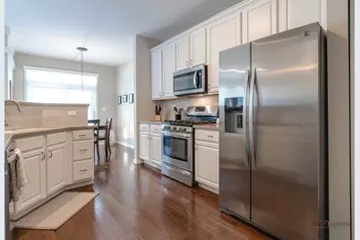 439 Pine Lake Circle, Vernon Hills, IL 60061 - Photo 11