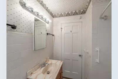 6704 Trumbull Avenue, Lincolnwood, IL 60712 - Photo 11