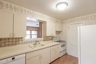 6704 Trumbull Ave, Lincolnwood, IL 60712 - Photo 5