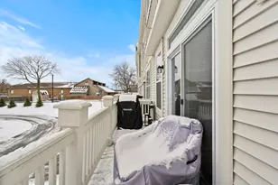 30W158 Wheeler Cir, Warrenville, IL 60563 - Photo 19